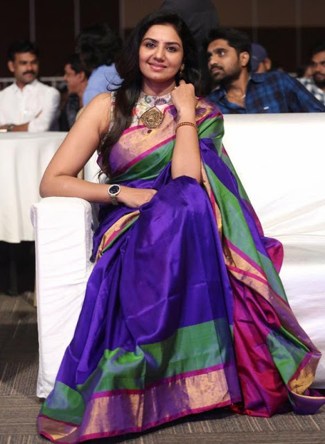 Gorgeous Tamil Actress Neelya Bhavani Photos In Sleeveless Blue Saree 8